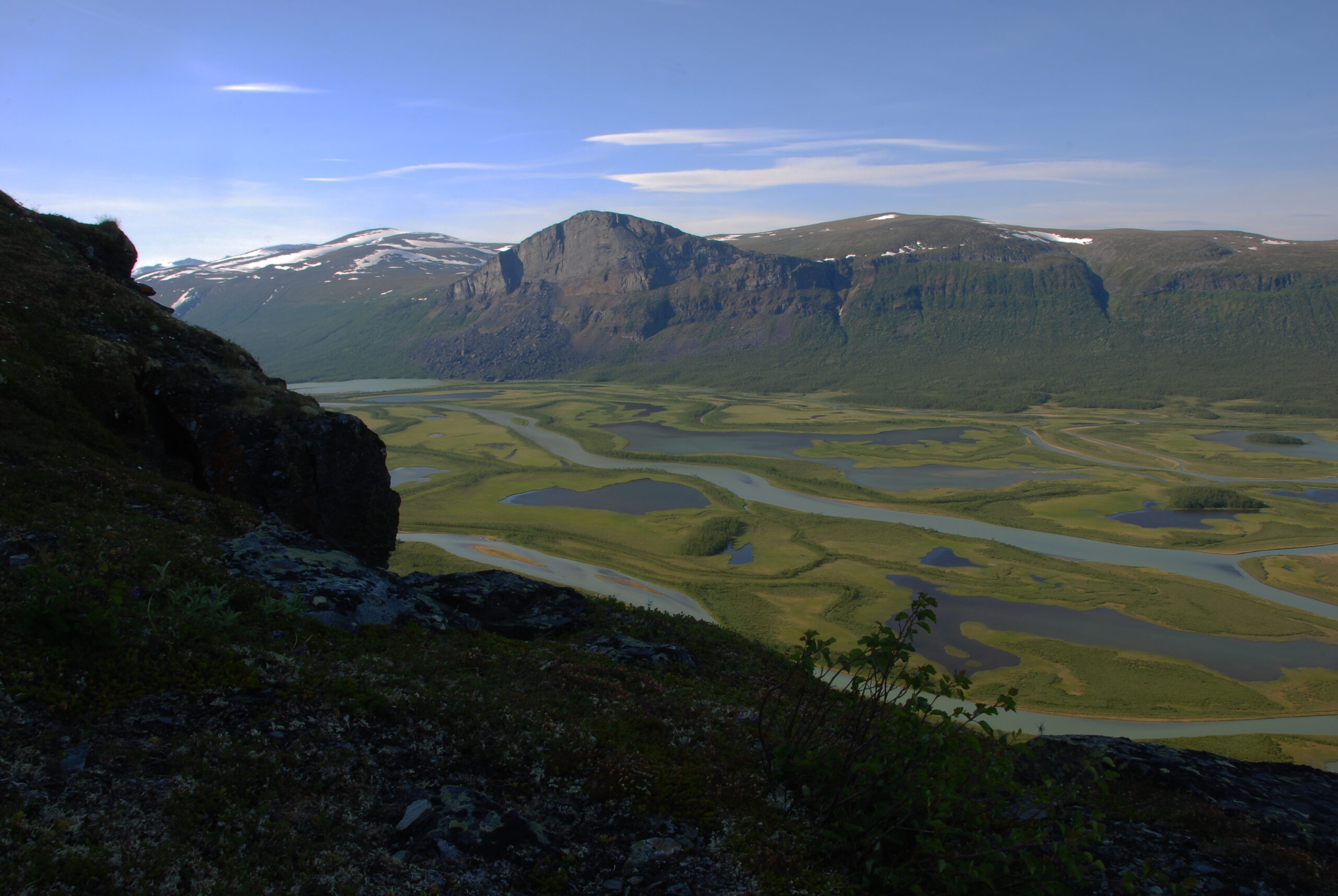 Geografi og landskab 1 Udsigt fra bjerget Skierffe over Rapadeltaet i Sarek Nationalpark i Lapland