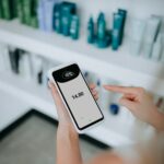 Kontaktlose Zahlung mit Karte an einem Kartenterminal